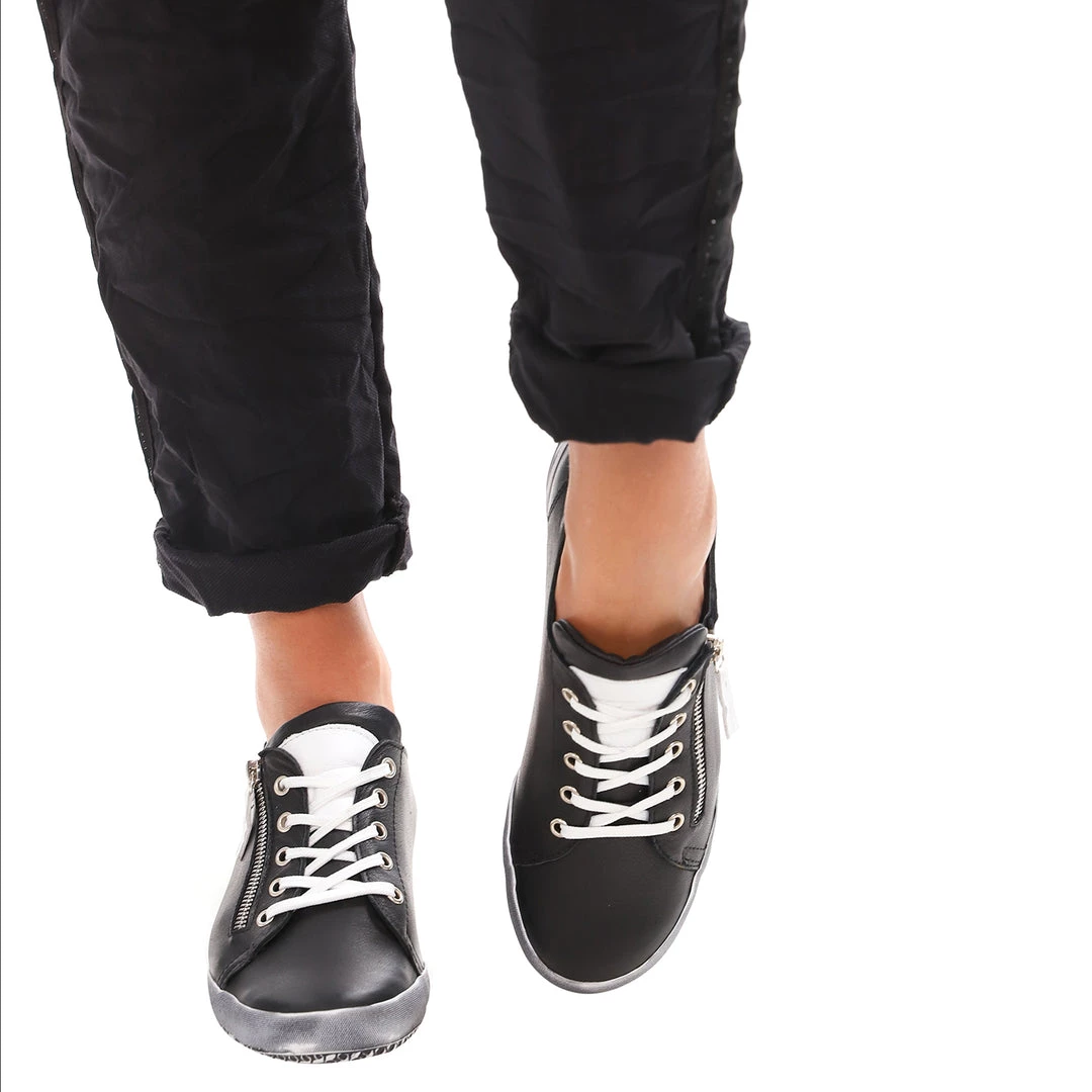 Rilassare Tess Flat Sneaker - Black White Shoes 3 Rilassare Tess Flat Sneaker - Black White Shoes