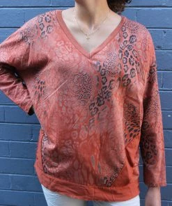 Cest Parfait Tops Frayed Detail V Neck Top | Rust | CP13