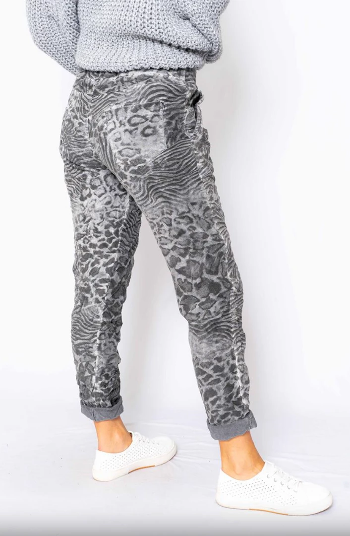 The Italian Closet Lucia Zebra Pants | Charcoal | TIC21 3 The Italian Closet Lucia Zebra Pants | Charcoal | TIC21
