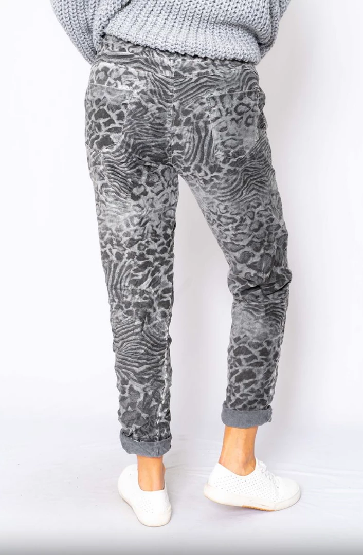 The Italian Closet Lucia Zebra Pants | Charcoal | TIC21 2 The Italian Closet Lucia Zebra Pants | Charcoal | TIC21