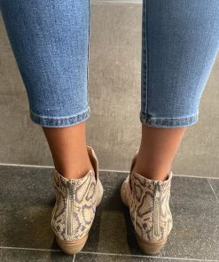 Django & Juliette Shoes Nitpick Yellow Snake Boots | DJ12