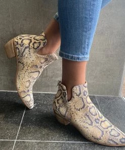 Django & Juliette Shoes Nitpick Yellow Snake Boots | DJ12