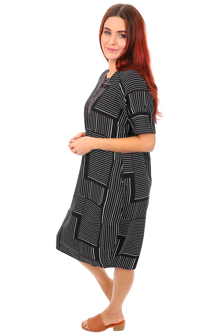 Vivid Crinkle Print Dress | Black White | V2s Dresses 3 Vivid Crinkle Print Dress | Black White | V2s Dresses